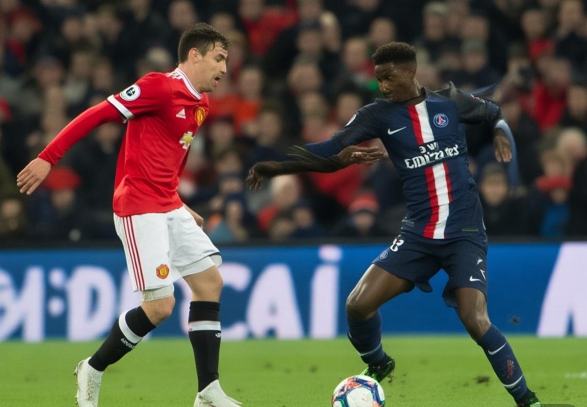 巴黎圣日耳曼VS曼联：巅峰对决战术解析与历史战绩回顾(图3)